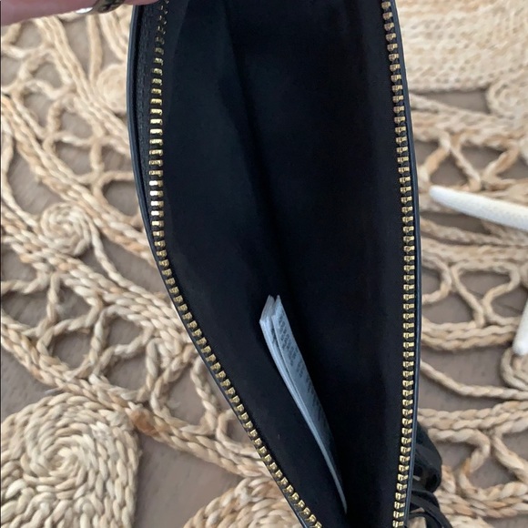 Small Fringe  purse. Very cute with zipper - Picture 6 of 9